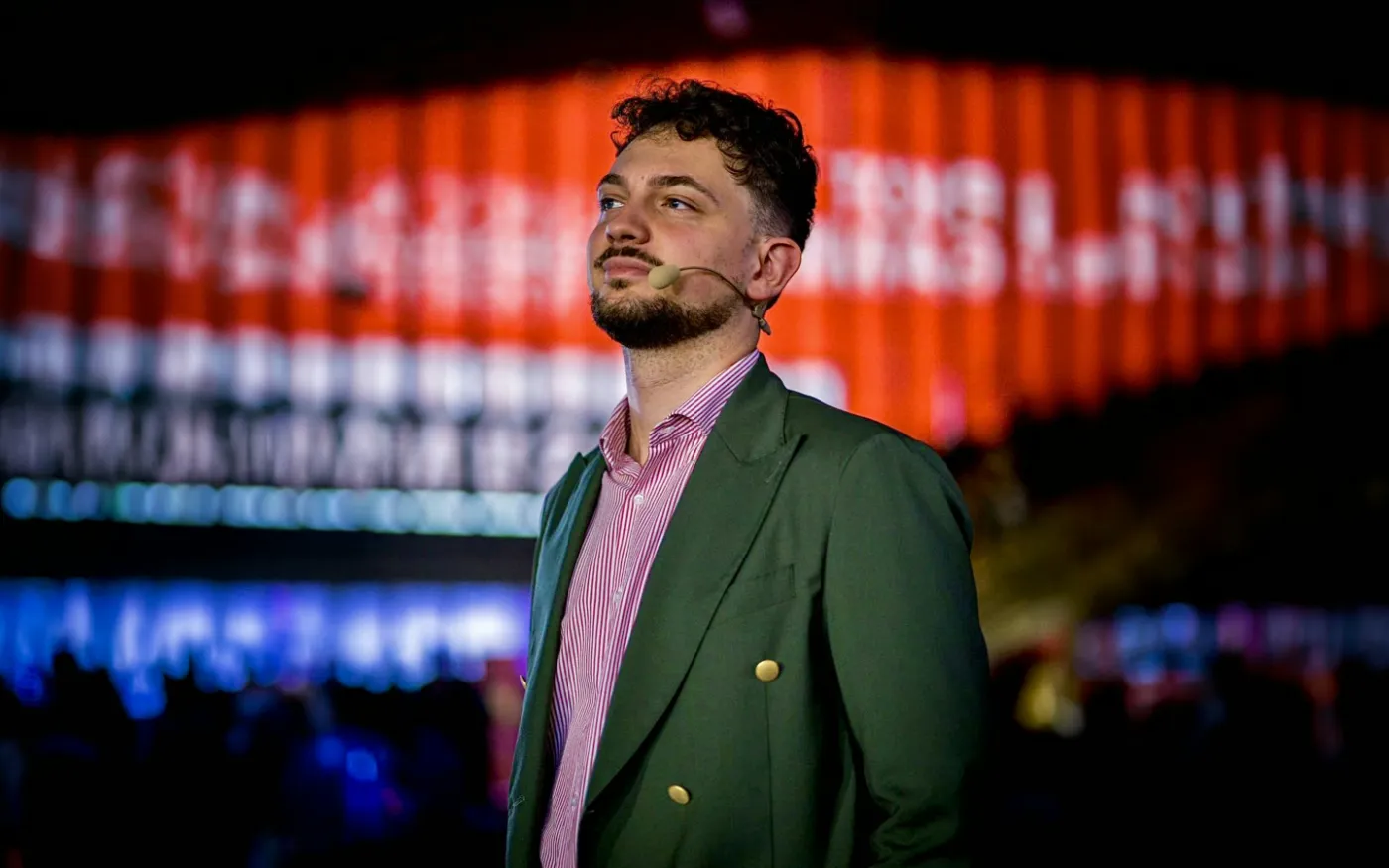 Raf sul palco del Riot Stadium di Lucca per le finali di League of Legends e Valorant
